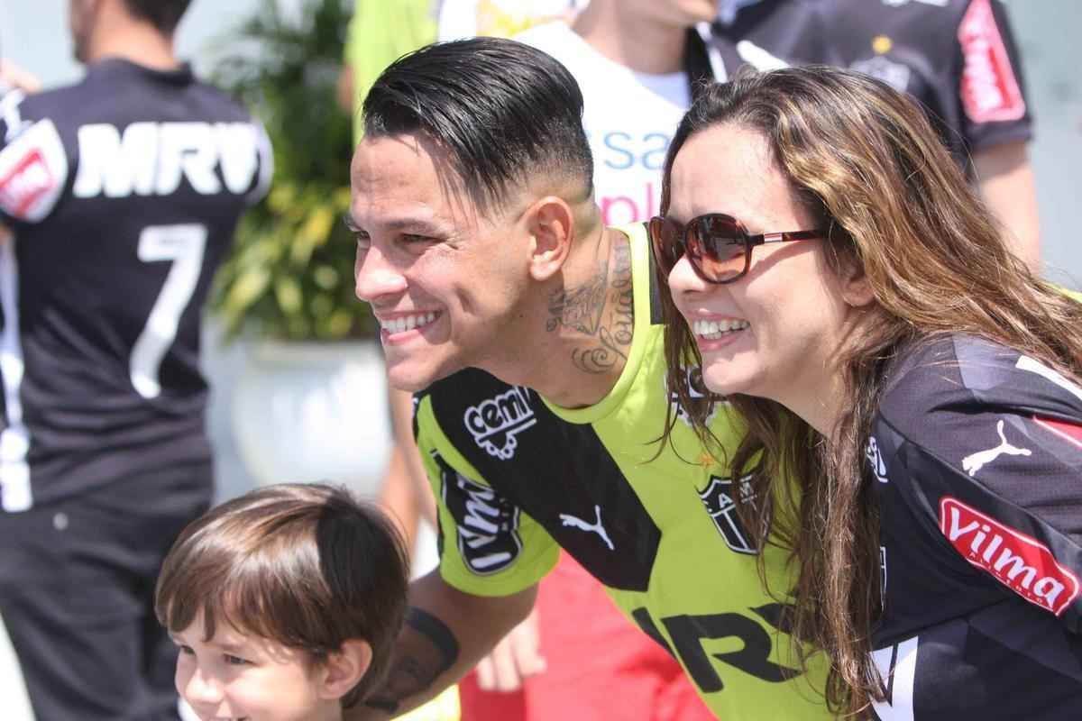 Torcedores do Atltico acompanharam a atividade do clube nesta sexta