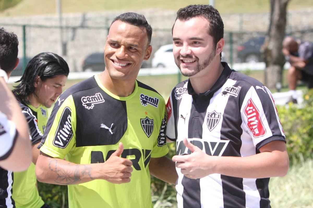 Torcedores do Atltico acompanharam a atividade do clube nesta sexta
