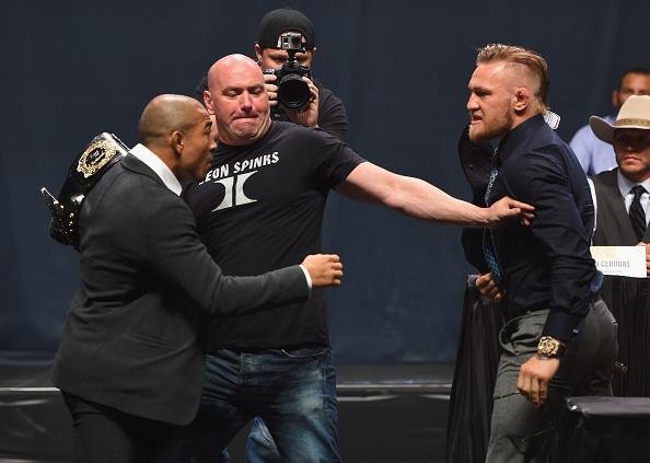 Veja imagens da super coletiva do UFC em Las Vegas - Encarada entre Jos Aldo e Conor McGregor, que se enfrentam pela unificao do cinturo dos penas, no UFC 194, dia 12 de dezembro