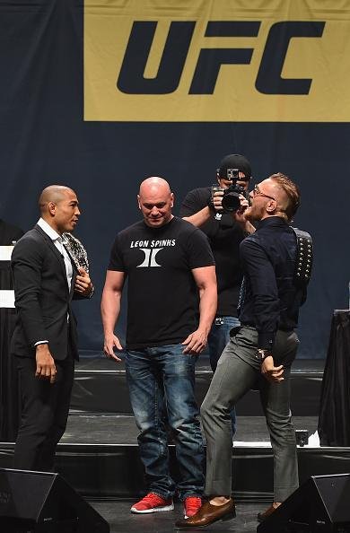 Veja imagens da super coletiva do UFC em Las Vegas - Encarada entre Jos Aldo e Conor McGregor, que se enfrentam pela unificao do cinturo dos penas, no UFC 194, dia 12 de dezembro
