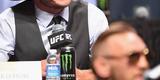 Veja imagens da super coletiva do UFC em Las Vegas - Donald Cerrone e Conor McGregor