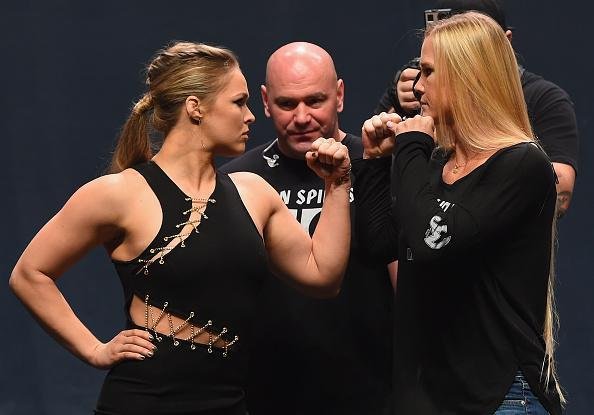 Veja imagens da super coletiva do UFC em Las Vegas - Encarada entre Ronda Rousey e Holly Holm