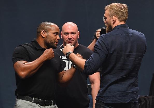 Veja imagens da super coletiva do UFC em Las Vegas - Encarada entre Daniel Cormier e Alexander Gustafsson
