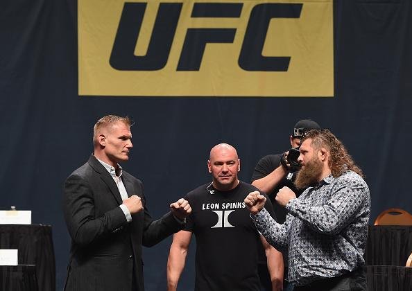 Veja imagens da super coletiva do UFC em Las Vegas - Encarada entre Josh Barnett e Roy Nelson
