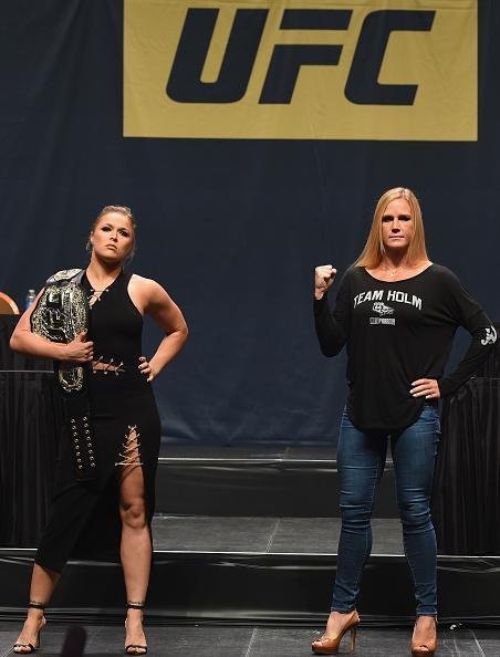 Veja imagens da super coletiva do UFC em Las Vegas - Ronda Rousey e Holly Holm