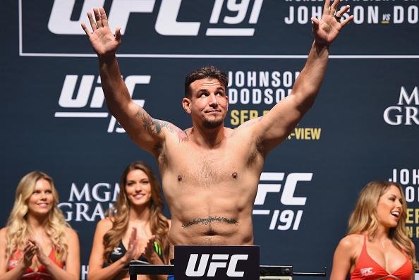 Confira a galeria de fotos da pesagem do UFC 191 - Frank Mir