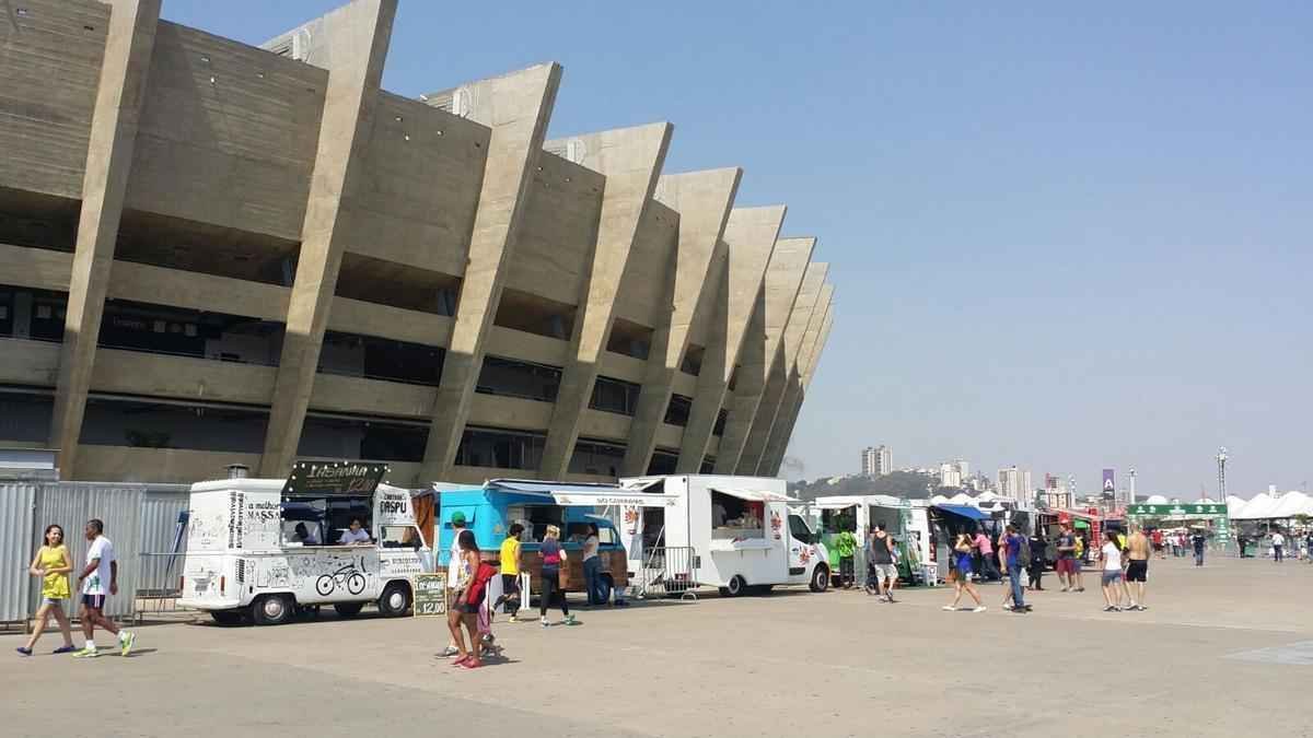 Encontro de Food Trucks na esplanada do Mineirão