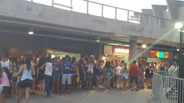 Durante a tarde, a chuva voltou a incomodar o público