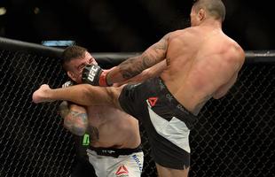 BJJ Neto (luva vermelha) vence Nazareno Malegarie em luta equilibrada no primeiro duelo do UFC 191