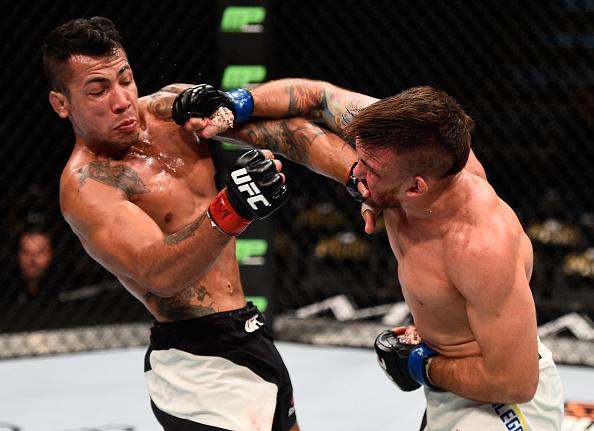 BJJ Neto (luva vermelha) vence Nazareno Malegarie em luta equilibrada no primeiro duelo do UFC 191