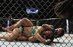 Raquel Pennington (preto) bateu Jssica Andrade por finalizao no UFC 191
