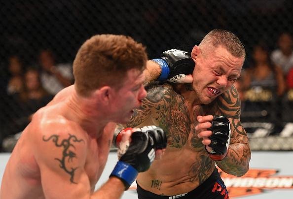 Ross Pearson (preto) venceu Paul Felder por deciso dividida no UFC 191