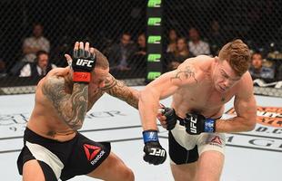 Ross Pearson (preto) venceu Paul Felder por deciso dividida no UFC 191