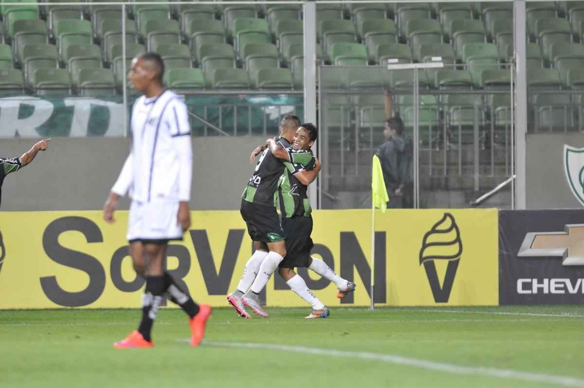 Fotos de Amrica x Bragantino, no Independncia, pela 23 rodada da Srie B do Campeonato Brasileiro