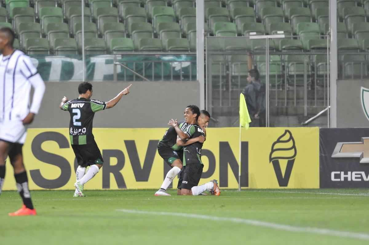 Fotos de Amrica x Bragantino, no Independncia, pela 23 rodada da Srie B do Campeonato Brasileiro