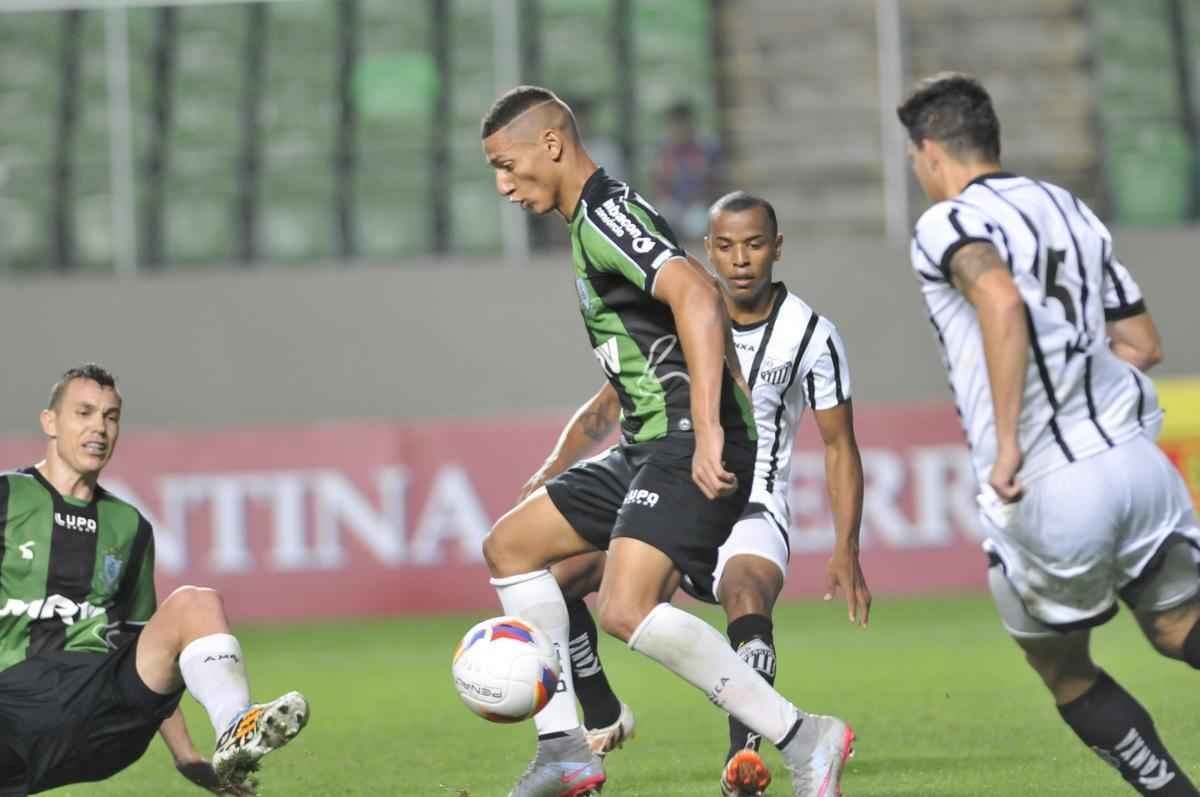 Fotos de Amrica x Bragantino, no Independncia, pela 23 rodada da Srie B do Campeonato Brasileiro