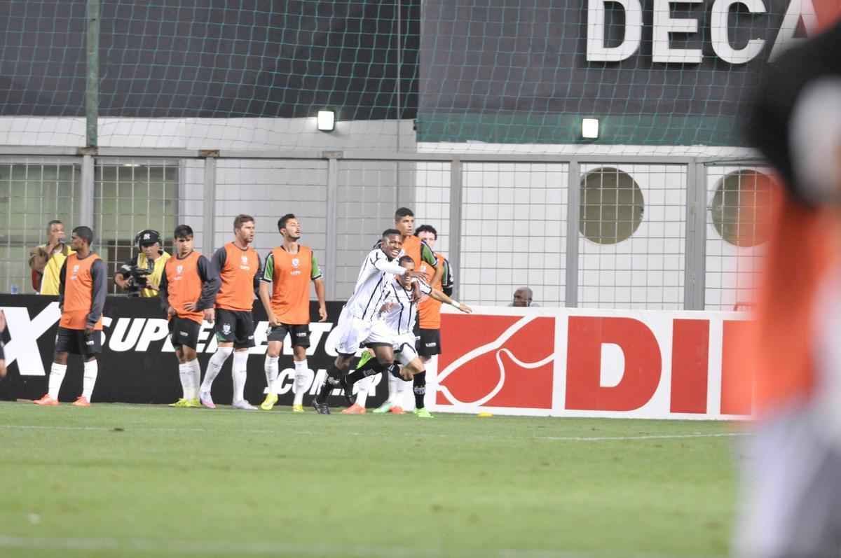 Fotos de Amrica x Bragantino, no Independncia, pela 23 rodada da Srie B do Campeonato Brasileiro