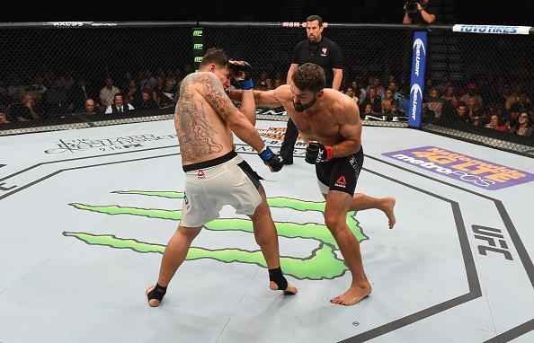 Andrei Arlovski venceu Frank Mir por deciso unnime