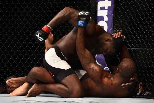 Anthony Johnson venceu Jimi Manuwa por nocaute no segundo round