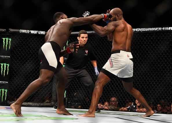 Anthony Johnson venceu Jimi Manuwa por nocaute no segundo round