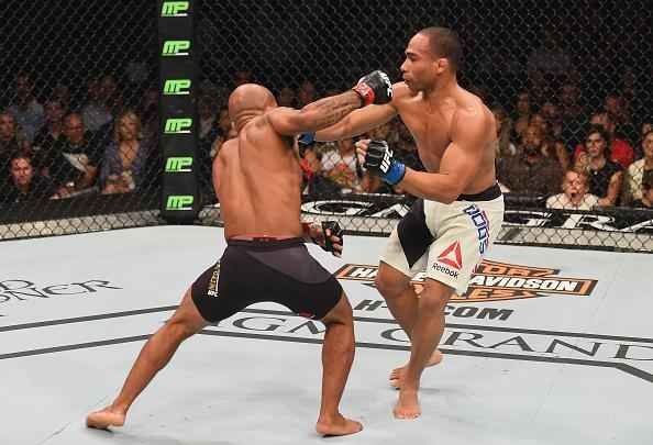 Demetrious Johnson vence John Dodson na luta principal do UFC 191 e mantm cinturo