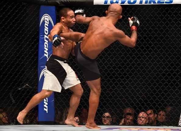 Demetrious Johnson vence John Dodson na luta principal do UFC 191 e mantm cinturo