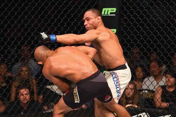 Demetrious Johnson vence John Dodson na luta principal do UFC 191 e mantm cinturo