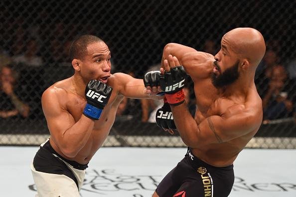Demetrious Johnson vence John Dodson na luta principal do UFC 191 e mantm cinturo