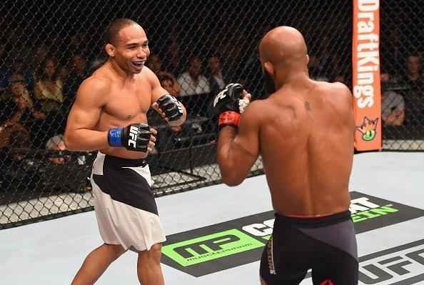 Demetrious Johnson vence John Dodson na luta principal do UFC 191 e mantm cinturo
