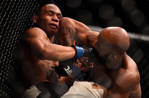 Demetrious Johnson vence John Dodson na luta principal do UFC 191 e mantm cinturo