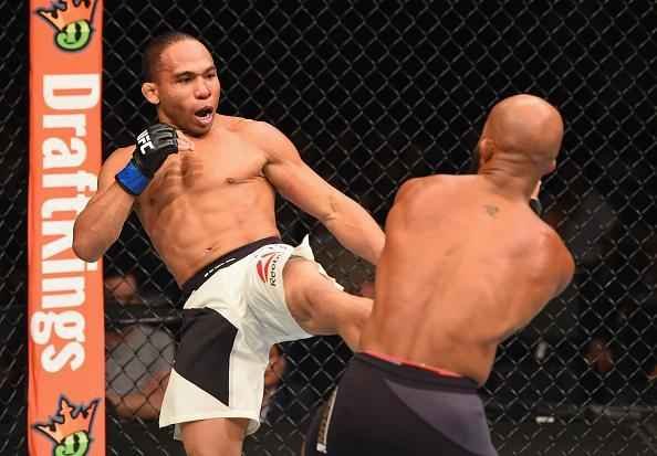 Demetrious Johnson vence John Dodson na luta principal do UFC 191 e mantm cinturo