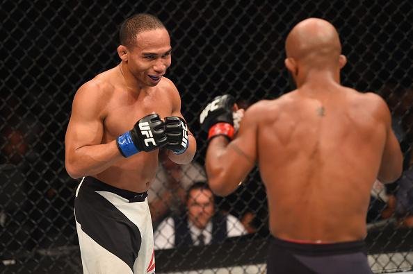 Demetrious Johnson vence John Dodson na luta principal do UFC 191 e mantm cinturo