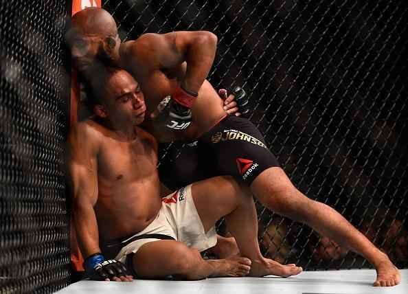 Demetrious Johnson vence John Dodson na luta principal do UFC 191 e mantm cinturo