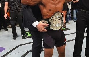 Demetrious Johnson vence John Dodson na luta principal do UFC 191 e mantm cinturo