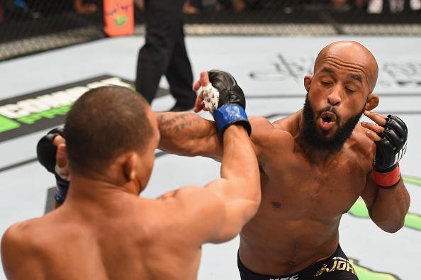 Demetrious Johnson vence John Dodson na luta principal do UFC 191 e mantm cinturo