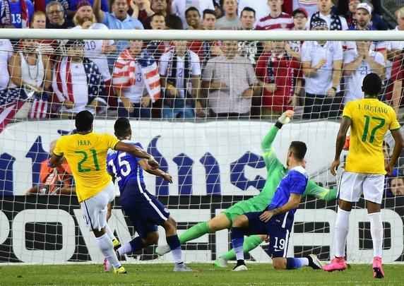 Imagens da goleada do Brasil sobre os EUA em amistoso disputado em em Foxborough