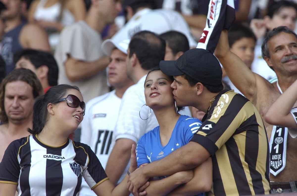 Fotos Jorge Gontijo, retratando vários momentos ao logo dos 50 anos do Mineirão
