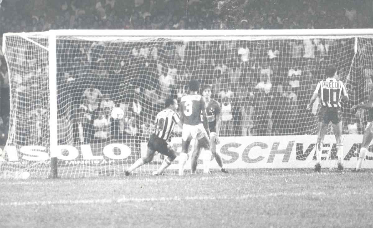 Fotos Jorge Gontijo, retratando vários momentos ao logo dos 50 anos do Mineirão