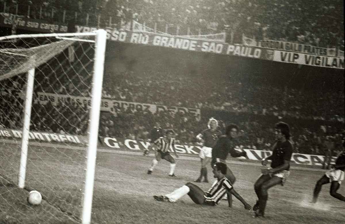 Fotos Jorge Gontijo, retratando vários momentos ao logo dos 50 anos do Mineirão