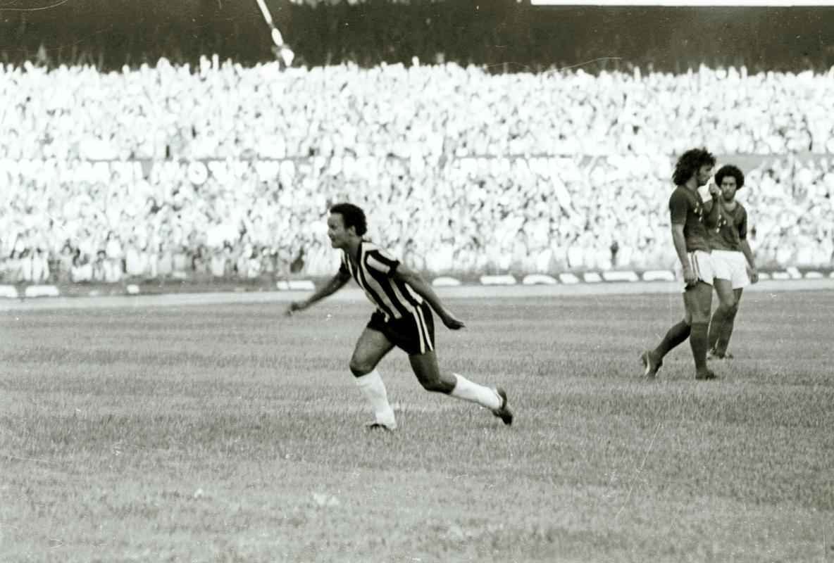 Fotos Jorge Gontijo, retratando vários momentos ao logo dos 50 anos do Mineirão
