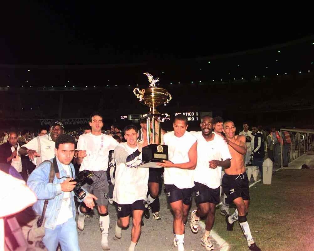 Fotos Jorge Gontijo, retratando vários momentos ao logo dos 50 anos do Mineirão
