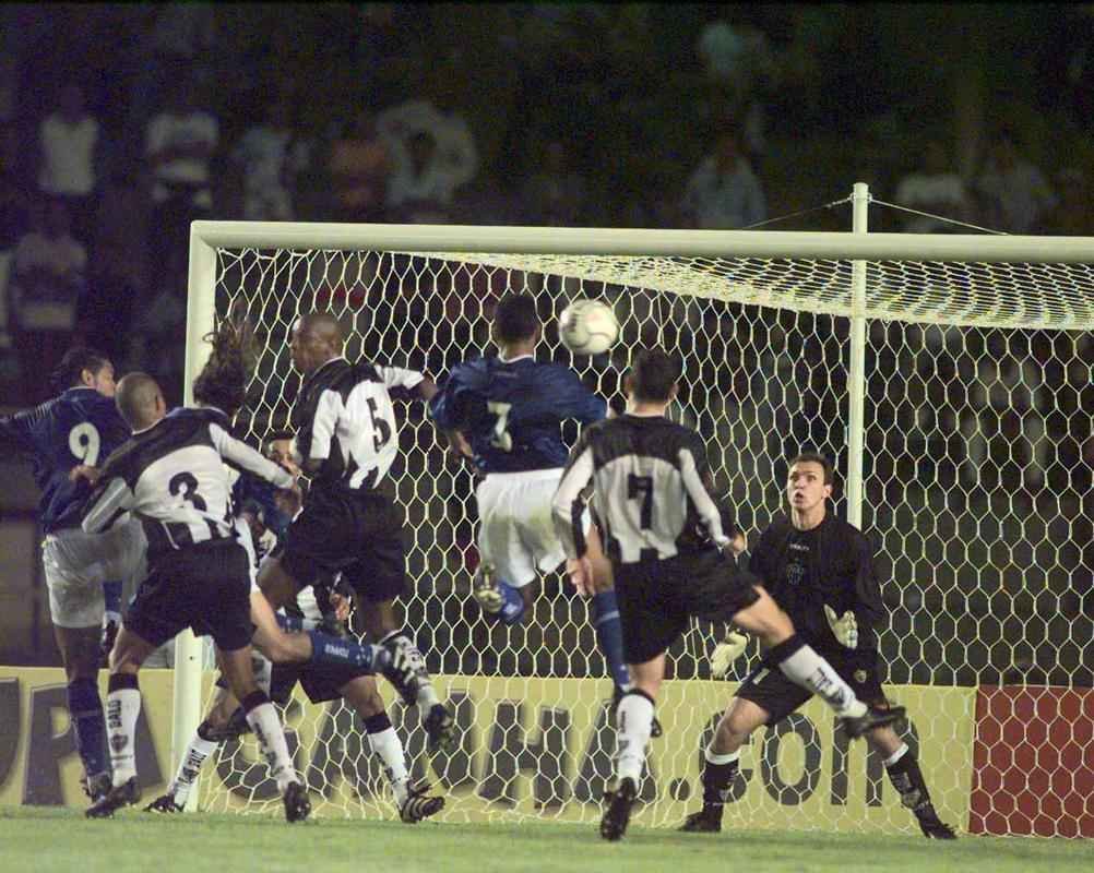 Fotos Jorge Gontijo, retratando vários momentos ao logo dos 50 anos do Mineirão