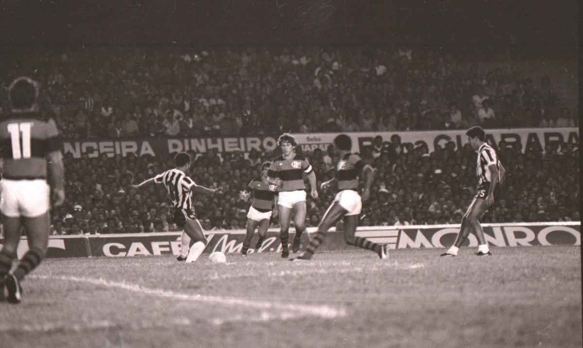 Fotos Jorge Gontijo, retratando vários momentos ao logo dos 50 anos do Mineirão