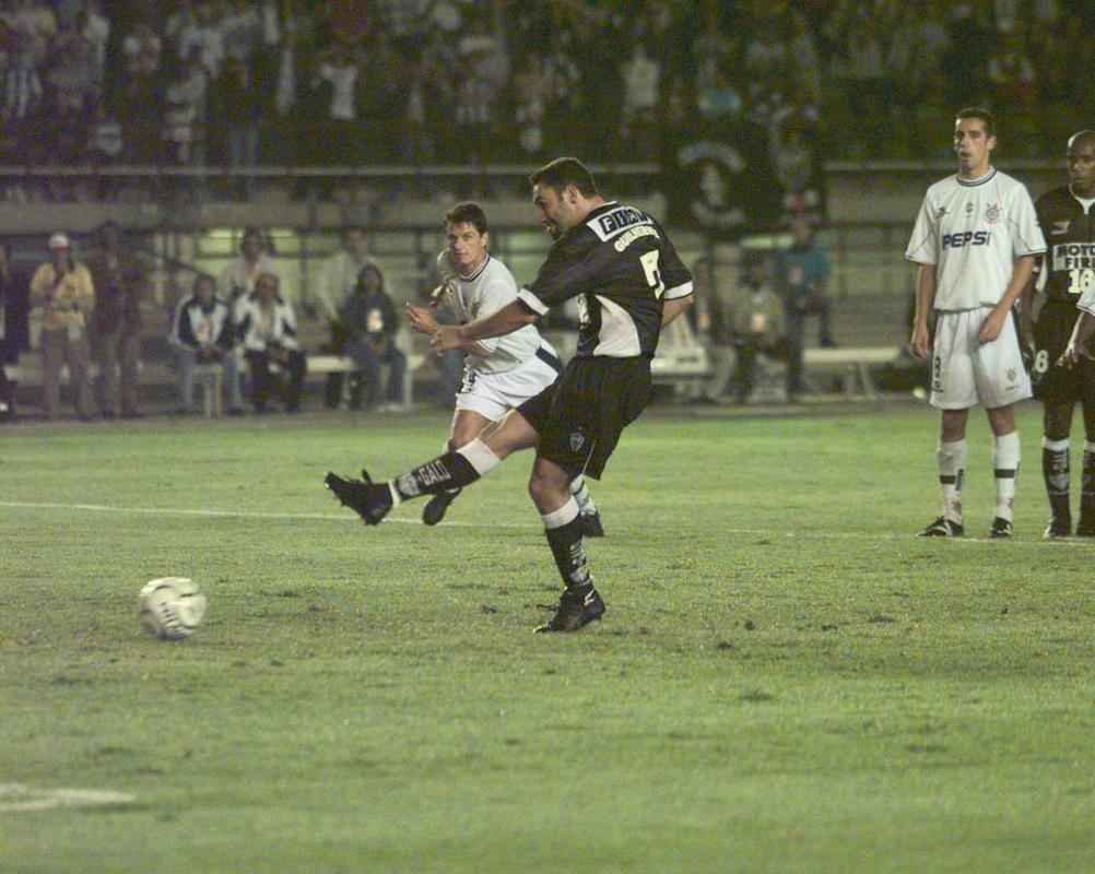 Fotos Jorge Gontijo, retratando vários momentos ao logo dos 50 anos do Mineirão