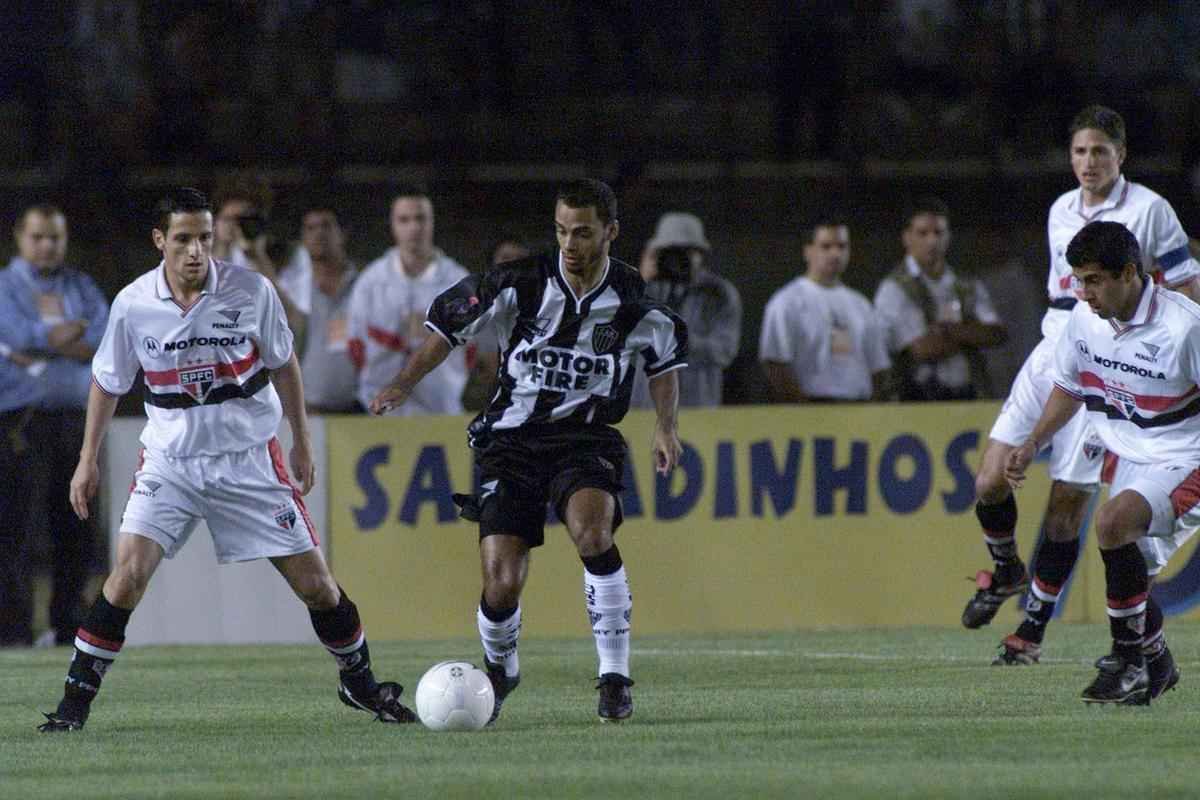 Fotos Jorge Gontijo, retratando vários momentos ao logo dos 50 anos do Mineirão