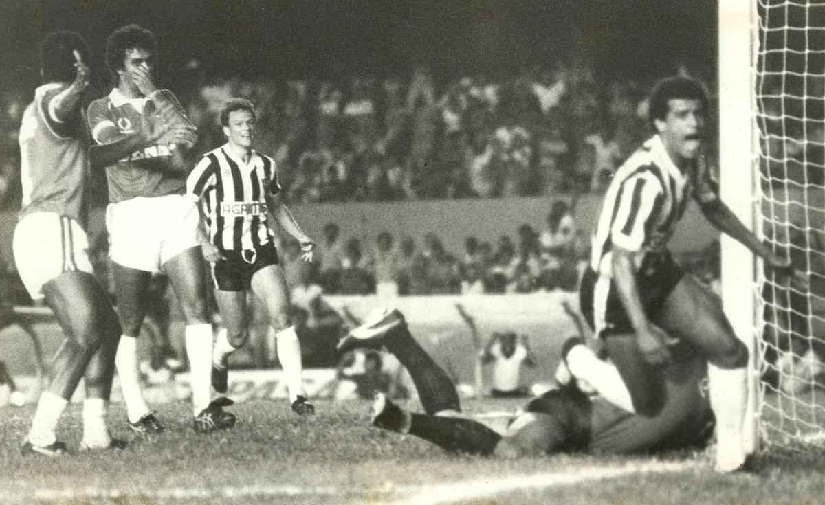 Fotos Jorge Gontijo, retratando vários momentos ao logo dos 50 anos do Mineirão