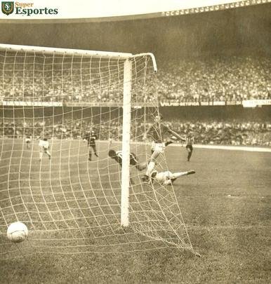 O Galo liderava o Estadual, e a vitória no clássico, pela antepenúltima rodada, praticamente o deixaria com o título nas mãos. A equipe do técnico Fleitas Solich fez 3 a 0 aos 15min do segundo tempo. O Cruzeiro já havia perdido Tostão, contundido, e Procópio, expulso, mas logo iniciou a reação. Natal marcou duas vezes e Piazza, de pênalti, empatou aos 30min. No fim, Zé Carlos quase virou, mas o empate serviu para embalar a equipe até a conquista do Estadual, numa melhor-de-três no início de 1968.
