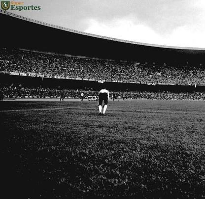 O recorde de público nos clássicos, que não será mais atingido devido à redução da capacidade do estádio, pertence ao jogo em que a Raposa venceu o Galo por 1 a 0, gol de Natal: 123.351 pagantes. As duas equipes faziam excelentes campanhas no Campeonato Mineiro. Em 12 jogos, cada time havia vencido 11. Nem o aumento no preço dos ingressos afastou o torcedor. O público total foi de 129.296 torcedores.