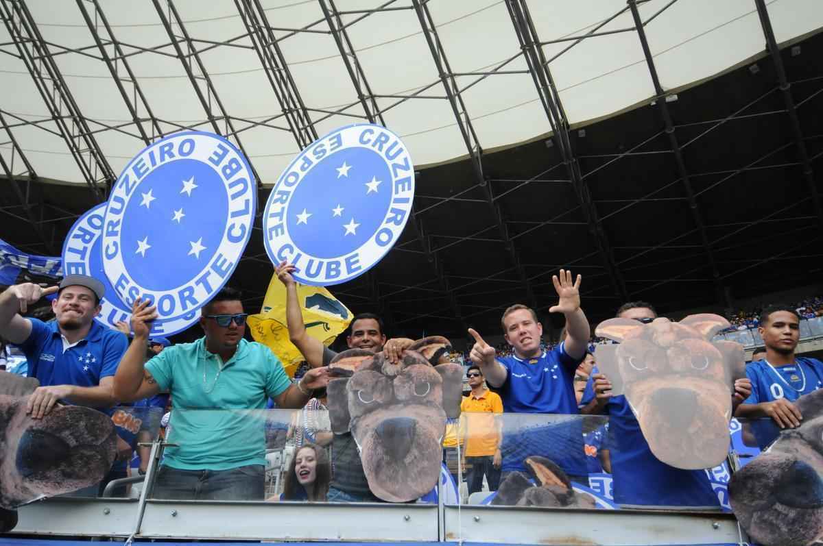 Imagens da torcida do Cruzeiro no clssico contra o Atltico no Mineiro