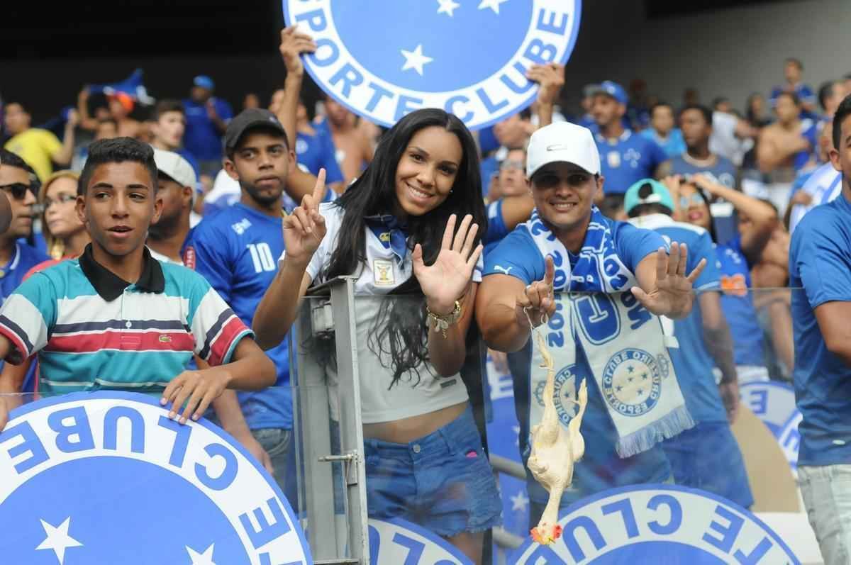 Imagens da torcida do Cruzeiro no clssico contra o Atltico no Mineiro